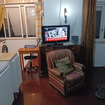 Cheap And Big, 4 Apartment
