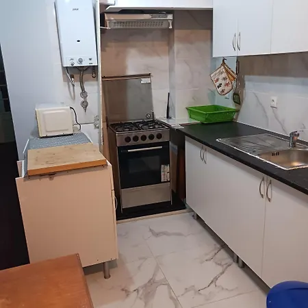 Cheap And Big, 4 * Lisbon