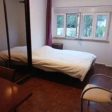Cheap And Big, 4 * Lisboa