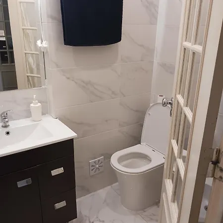 Cheap And Big, 4 * Lisbon
